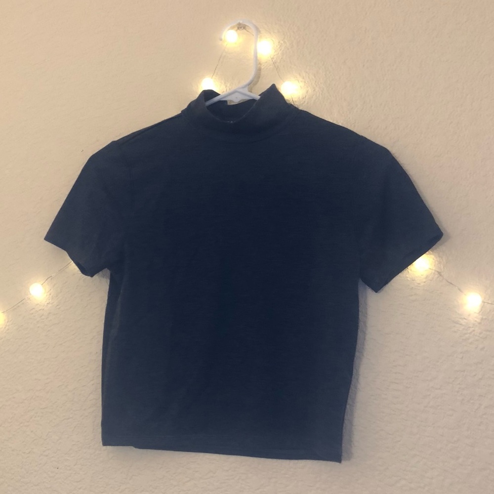 🎁FREE WITH PURCHASE🎁Mock Neck Crop Top
